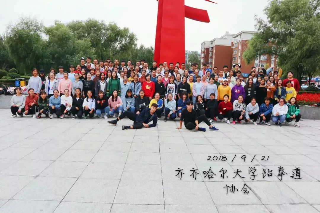 怎么练帅气足球颠球技巧_帅气练足球技巧颠球教程_帅气练足球技巧颠球教学